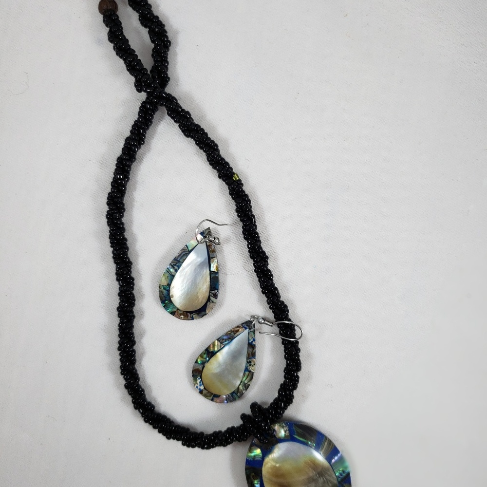 Necklace - Picture 2 of 3